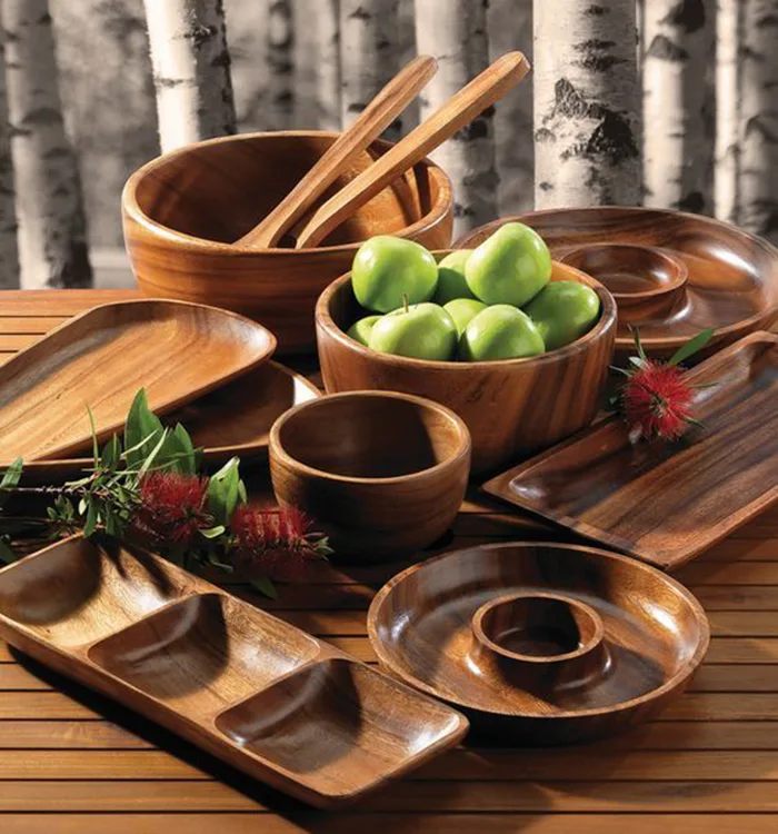 دیزاین میز غذا خوری با ظروف چوبی